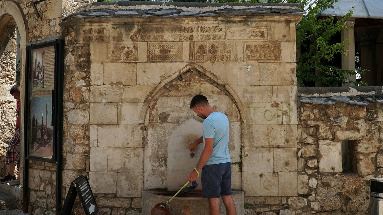 Eski Osmanlı çeşmesi